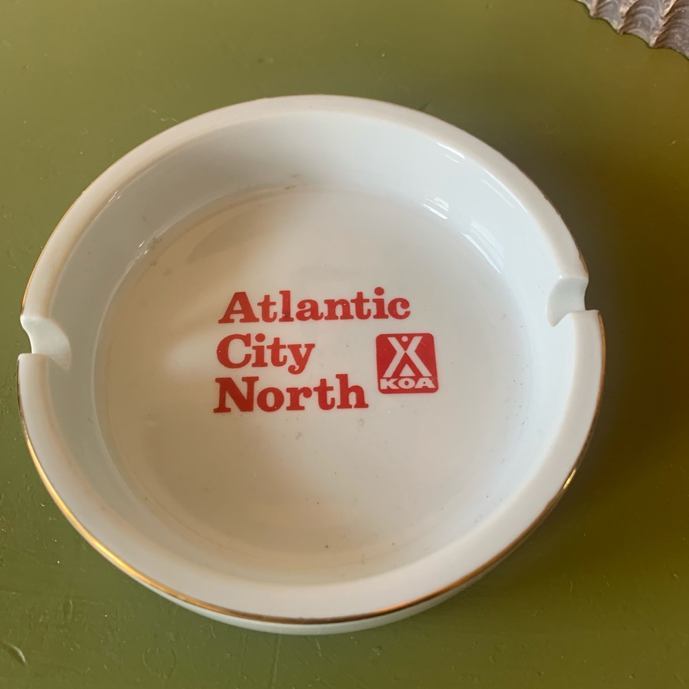 🔥 Vintage Ceramic Ashtray “Atlantic City North KOA" 🔥  Perfect Condition!